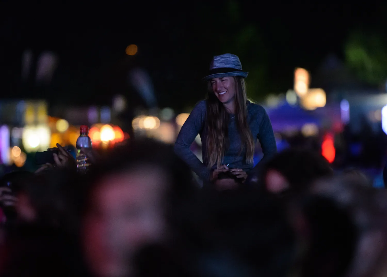 Night shot fan on shoulders